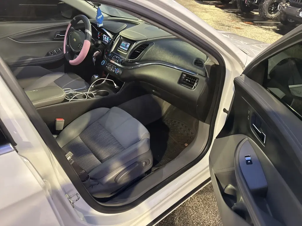 2017 Chevrolet Impala photo 10