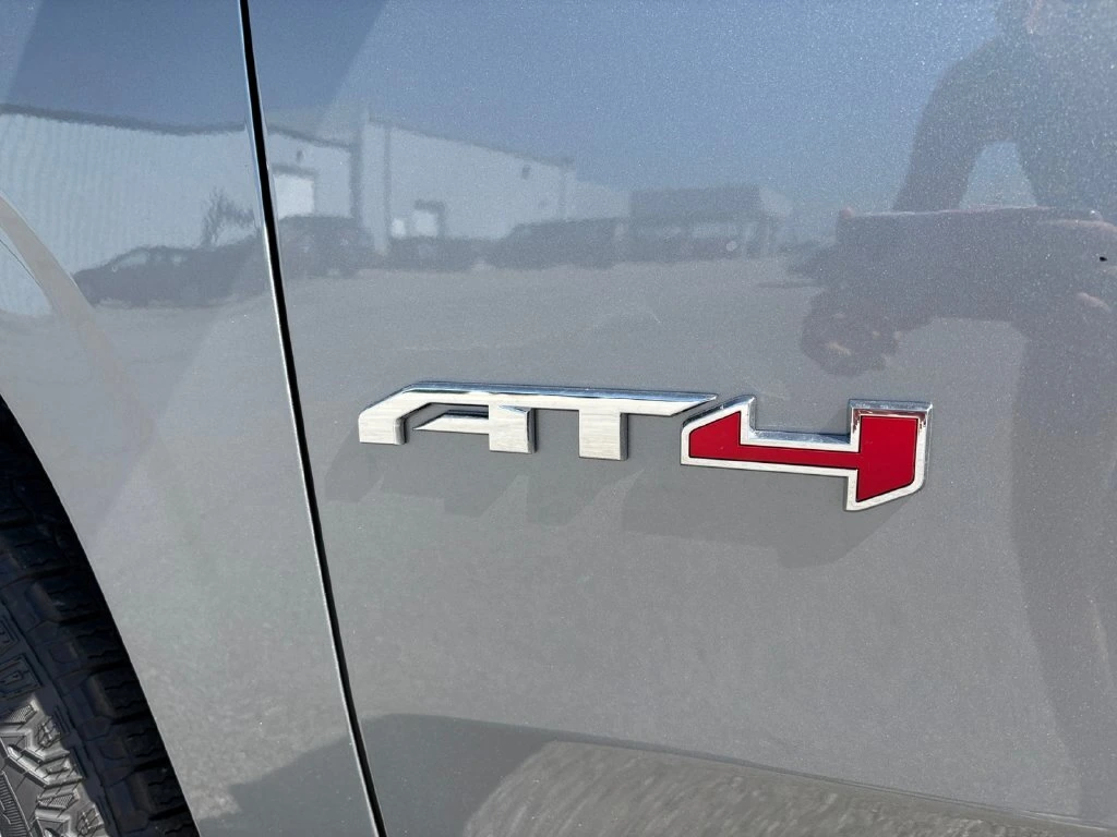 2026 GMC Yukon AT4 Ultimate - Photo 46