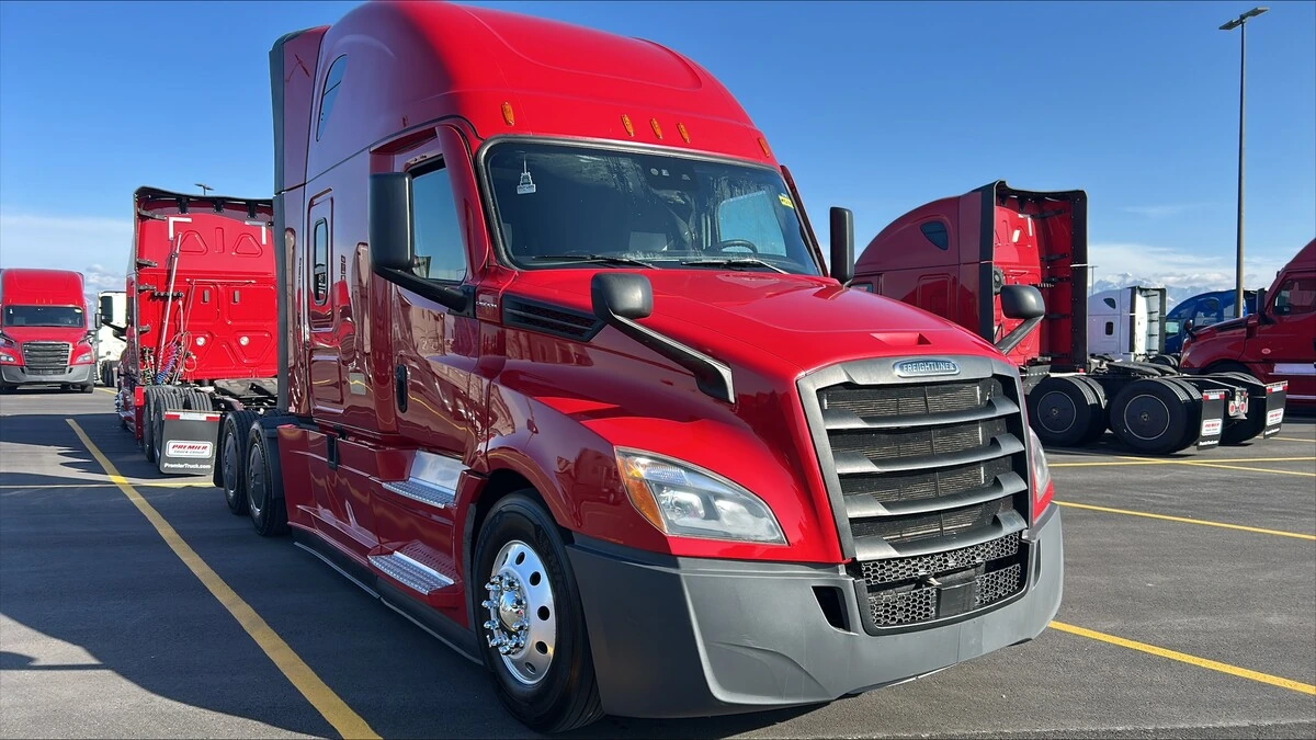 2022 Freightliner Cascadia - image 4