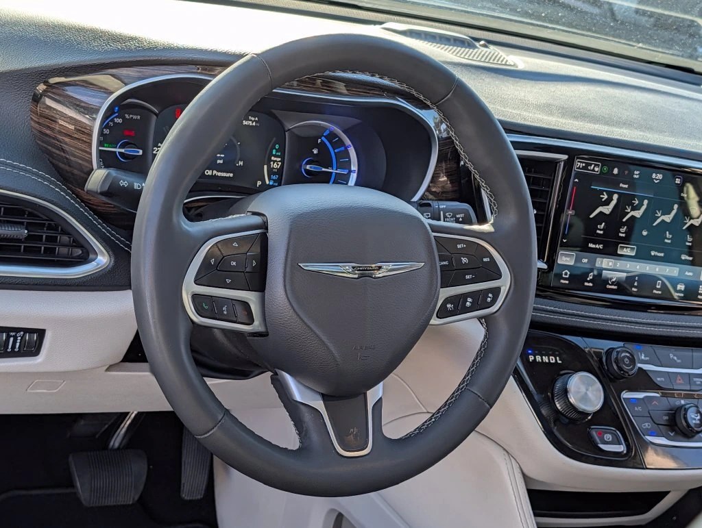 2023 Chrysler Pacifica Hybrid Limited - Photo 20