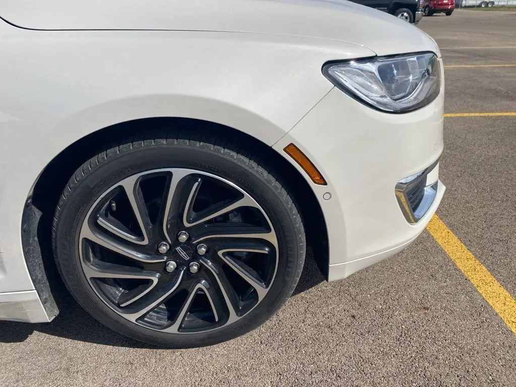 2020 Lincoln MKZ Hybrid Reserve photo 4