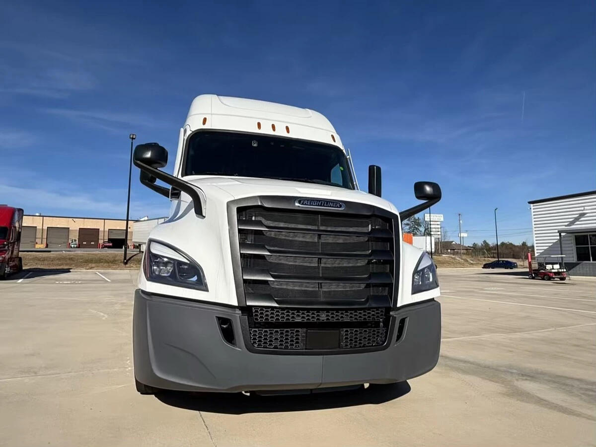2026 Freightliner Cascadia - image 2