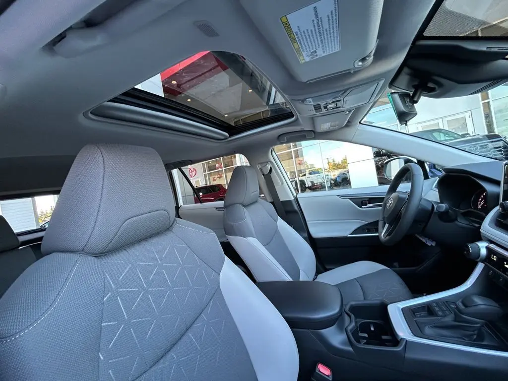 2025 Toyota RAV4 XLE photo 26