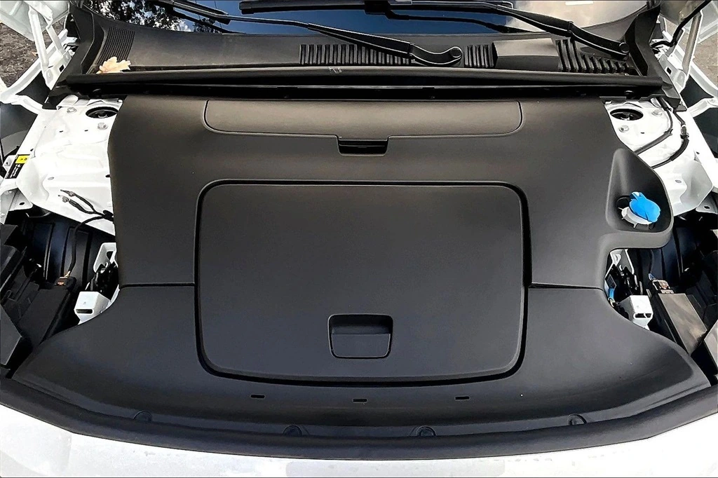 2025 Volvo - image 12