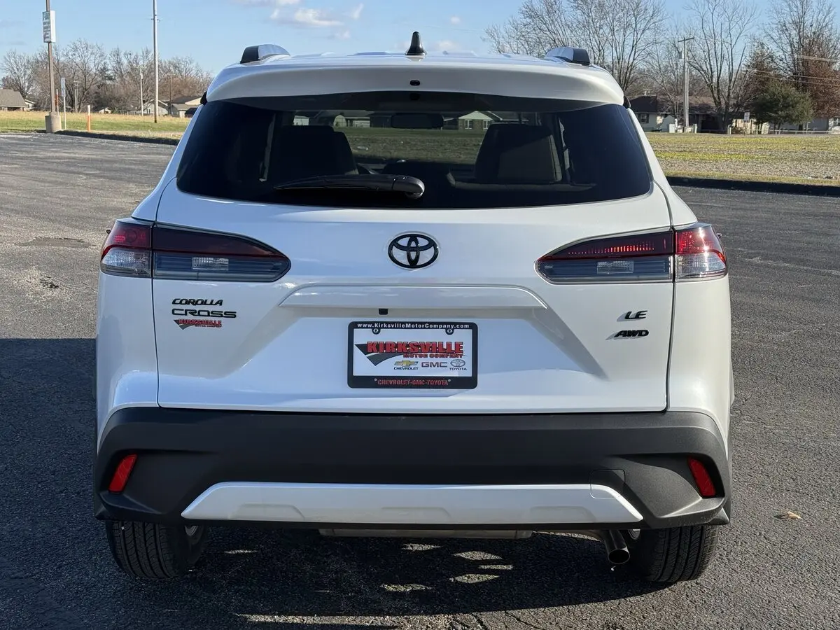 2026 Toyota Corolla Cross LE photo 3