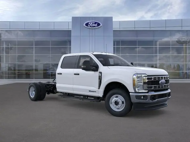 2025 Ford F-350 Super Duty Chassis Cab XL's photo
