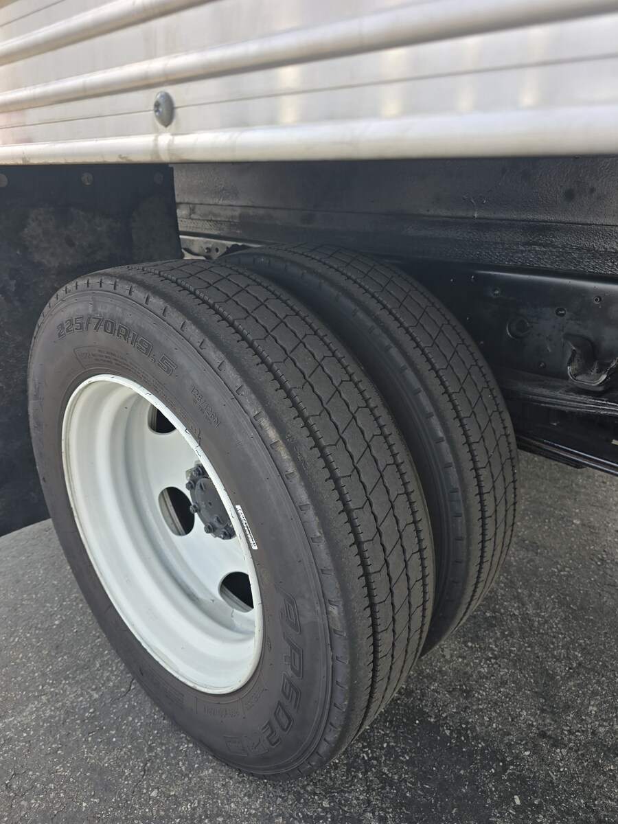 2022 Isuzu in CA — photo 7