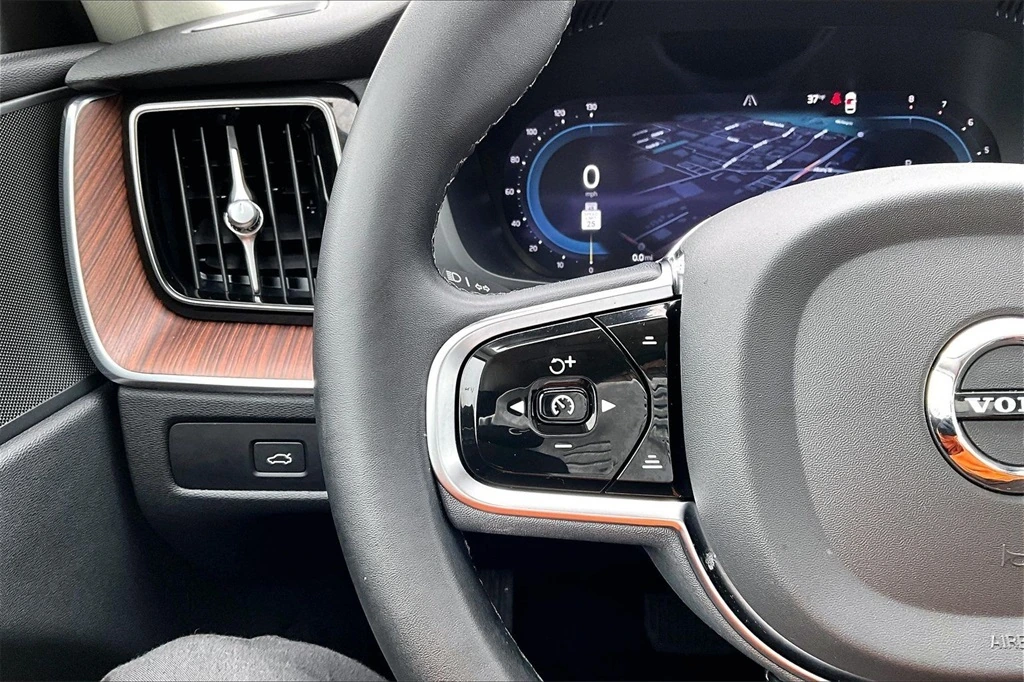 2023 Volvo - image 10