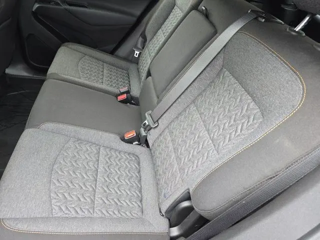 2023 Chevrolet Equinox LT photo 2