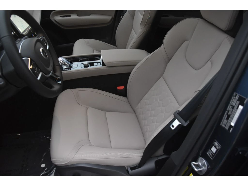 2026 Volvo - image 10