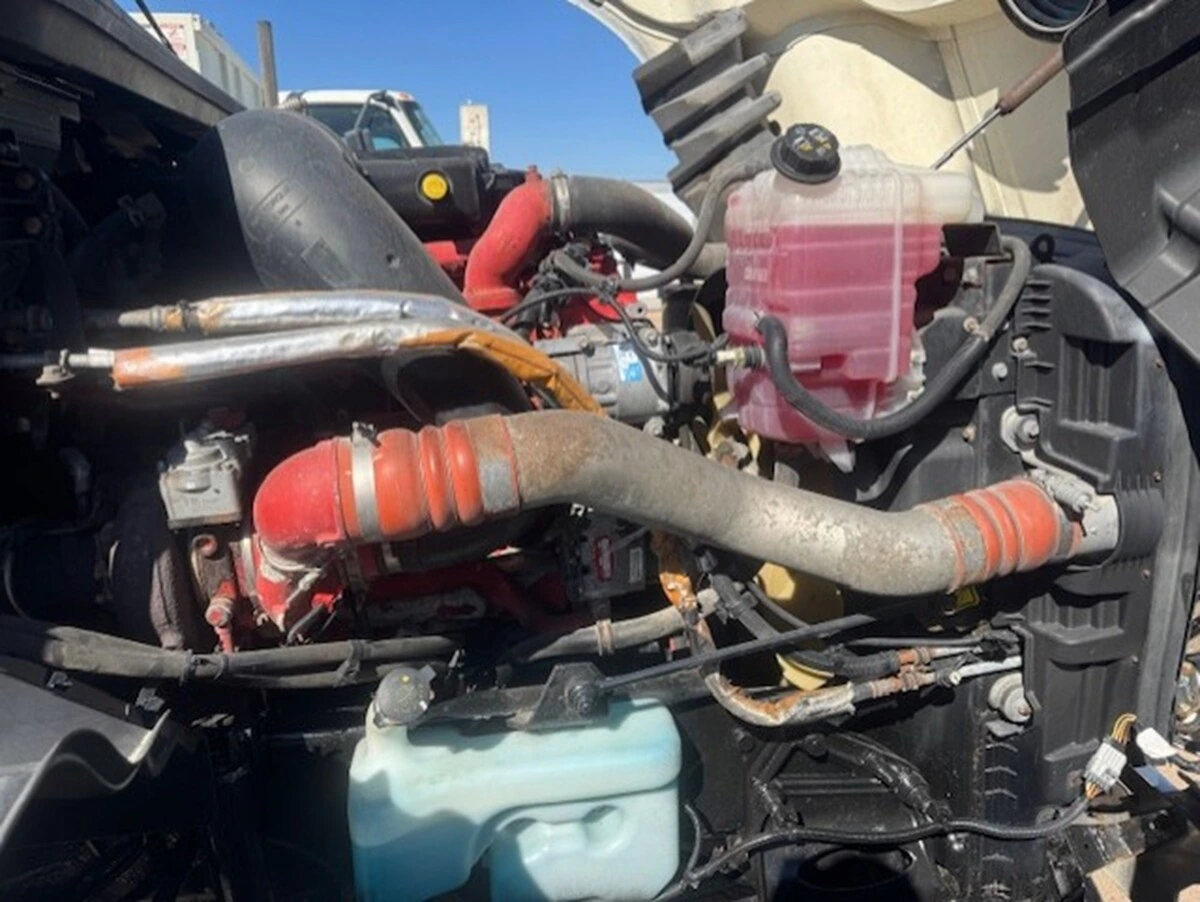 2018 International LT in Dodge City, KS — photo 5