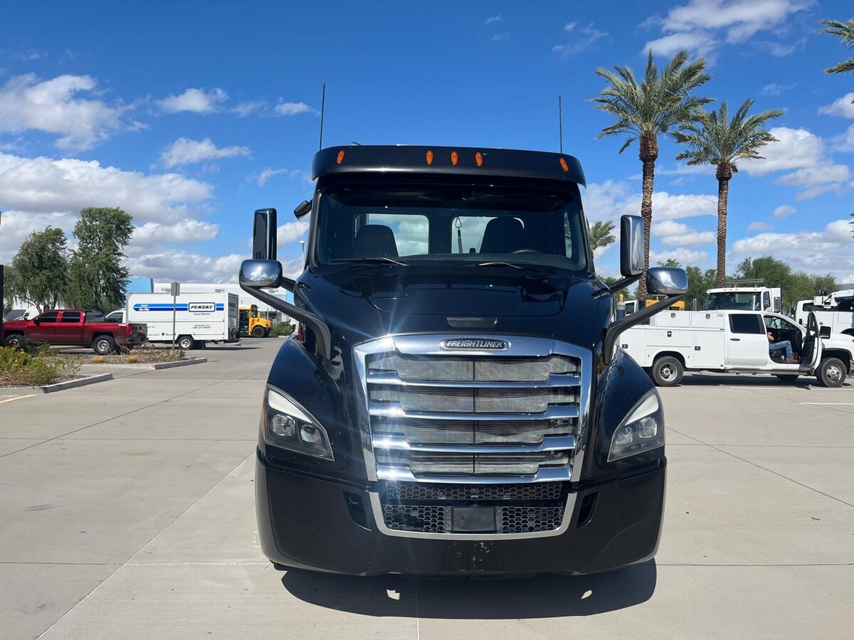 2020 Freightliner Cascadia in Phoenix, AZ — photo 8