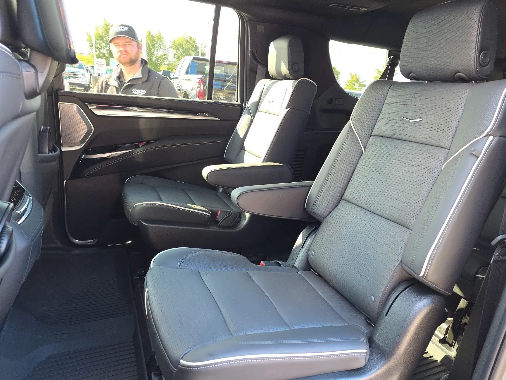 2026 Cadillac Escalade ESV Sport photo 3