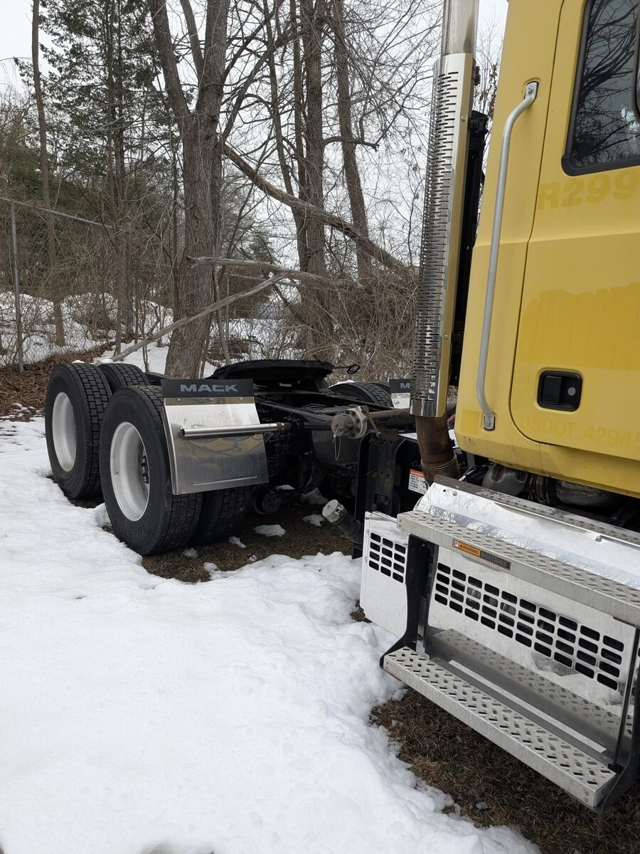 2020 Mack Pinnacle - image 5