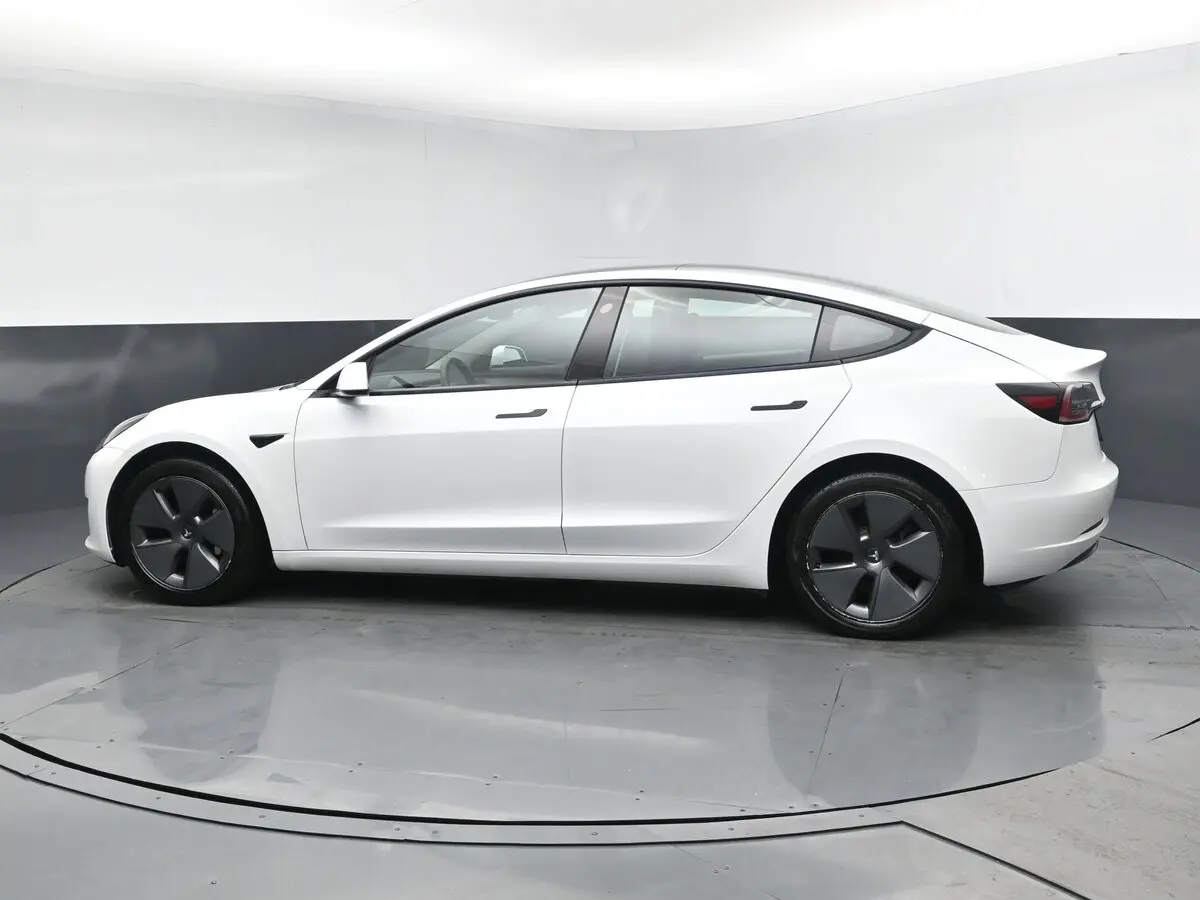 2023 Tesla Model 3 photo 4