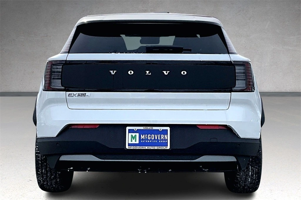 2026 Volvo - image 4