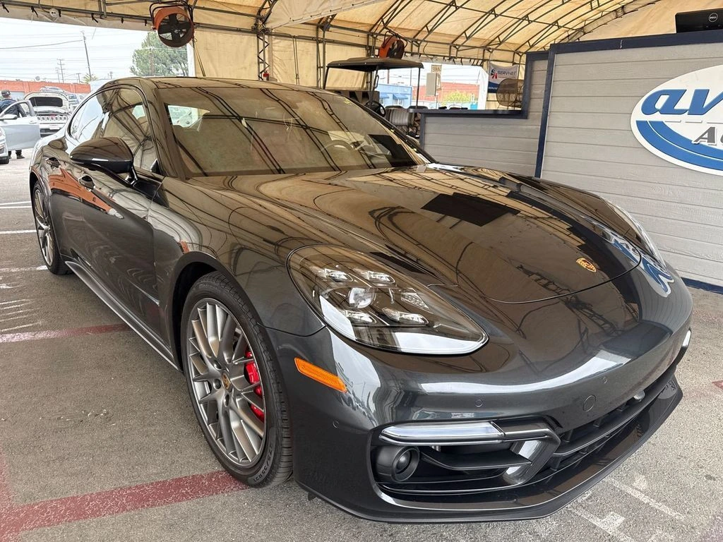 2023 Porsche Panamera GTS's photo