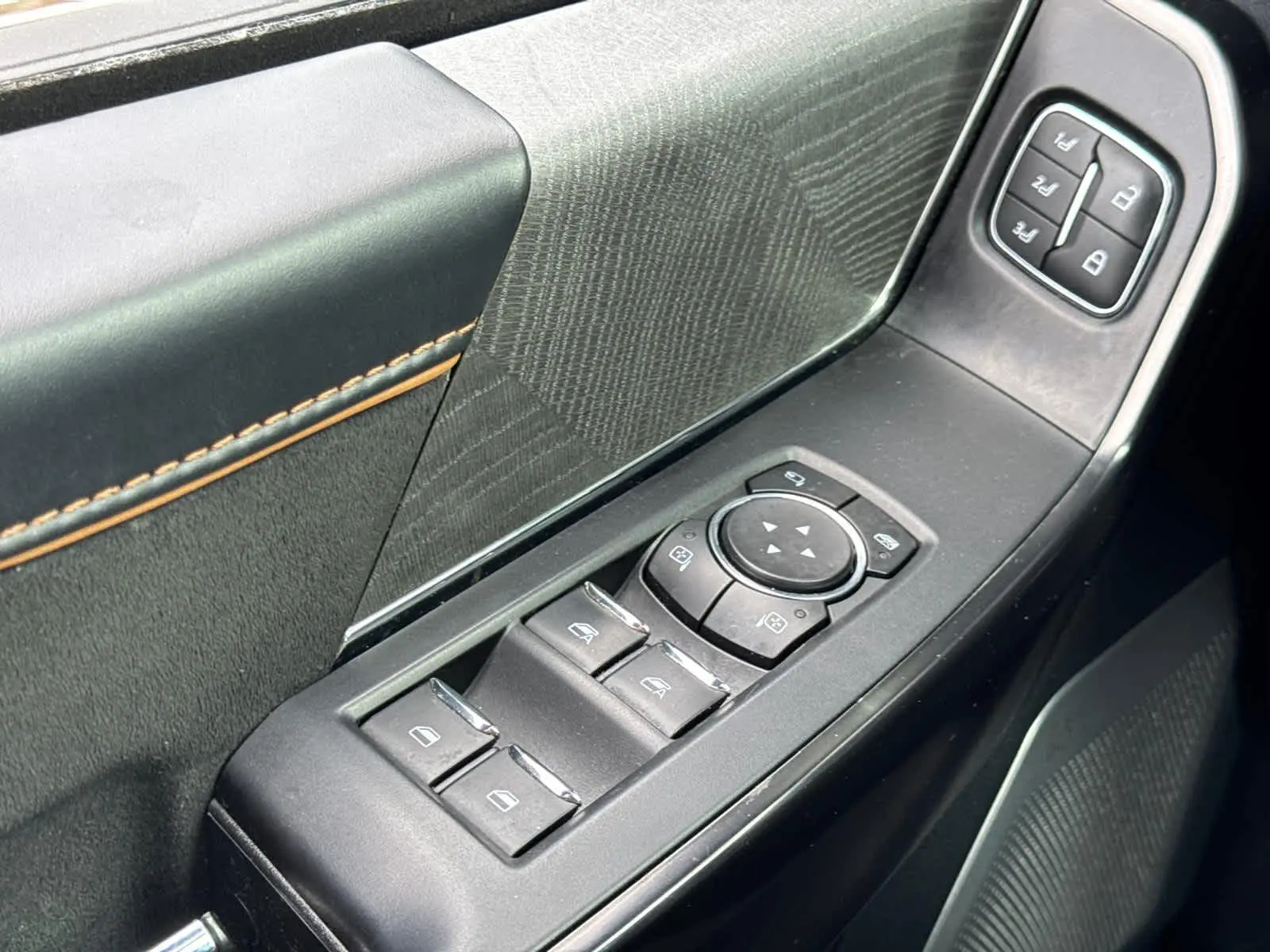2022 Ford F-150 Platinum photo 22