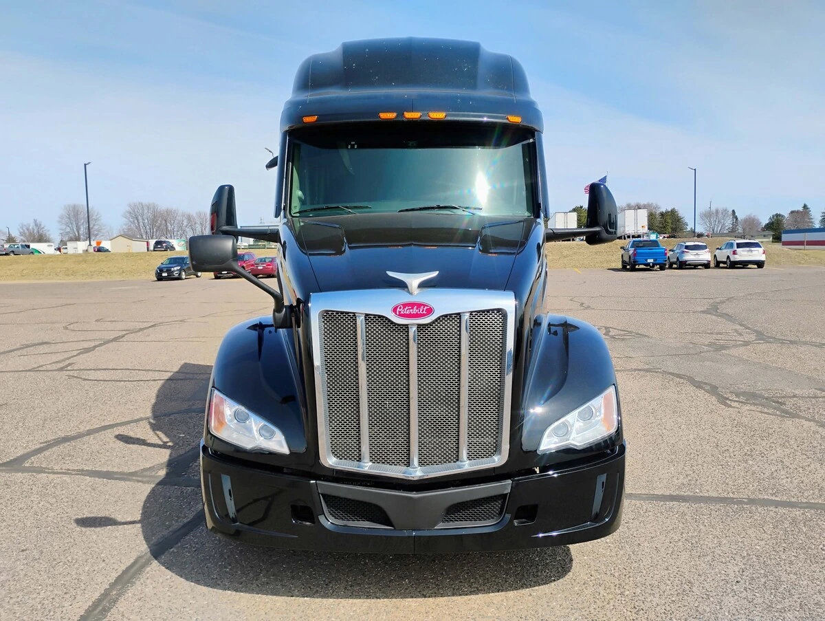 2023 Peterbilt 579 - image 2