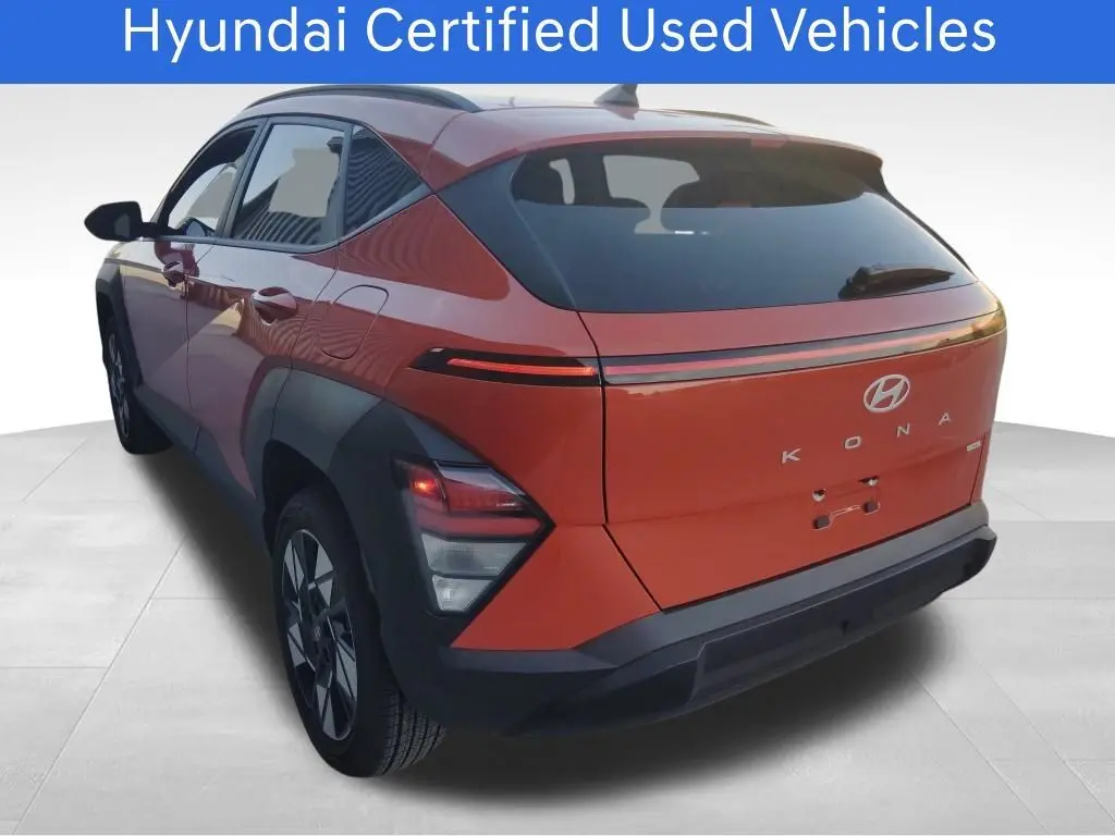 2025 Hyundai Kona SEL photo 4