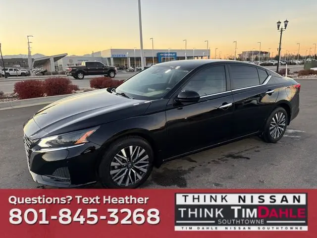 2023 Nissan Altima SV's photo