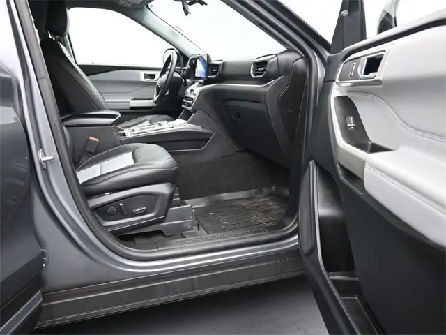 2022 Ford Explorer XLT Sport photo 10