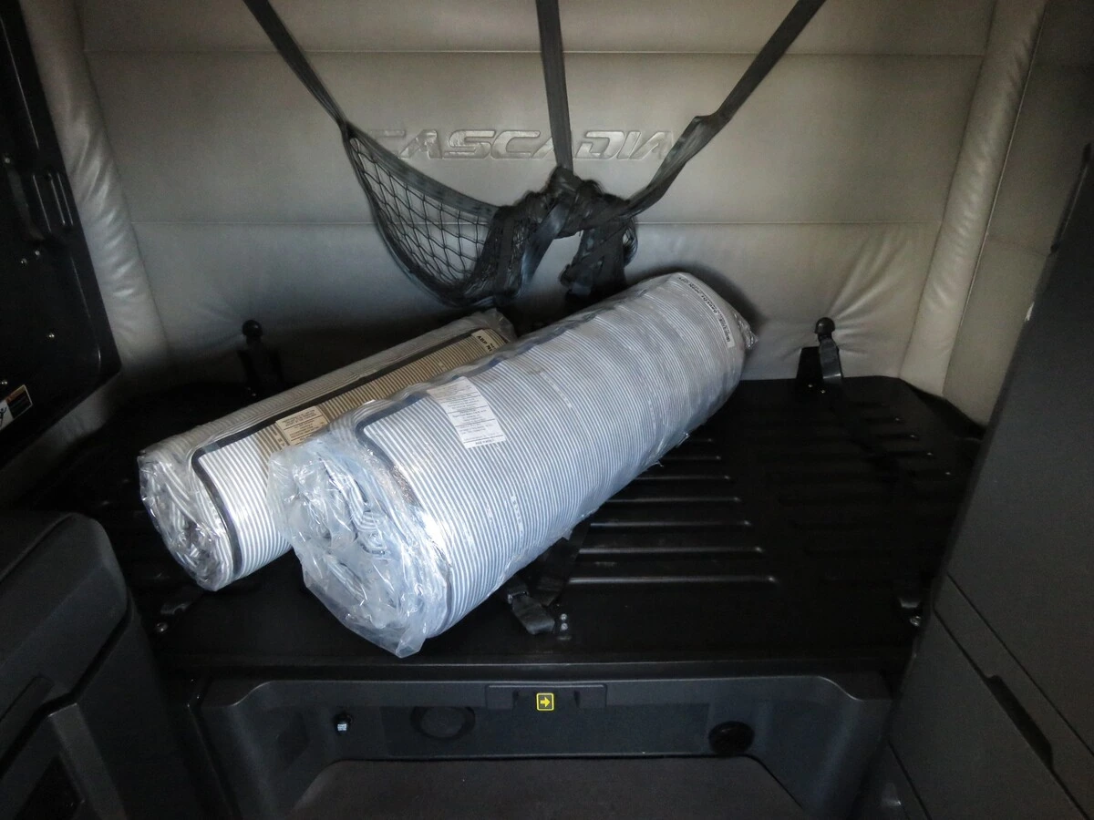 2022 Freightliner Cascadia - image 18