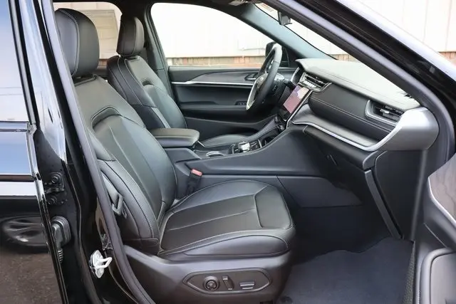 2025 Jeep Grand Cherokee Limited photo 37