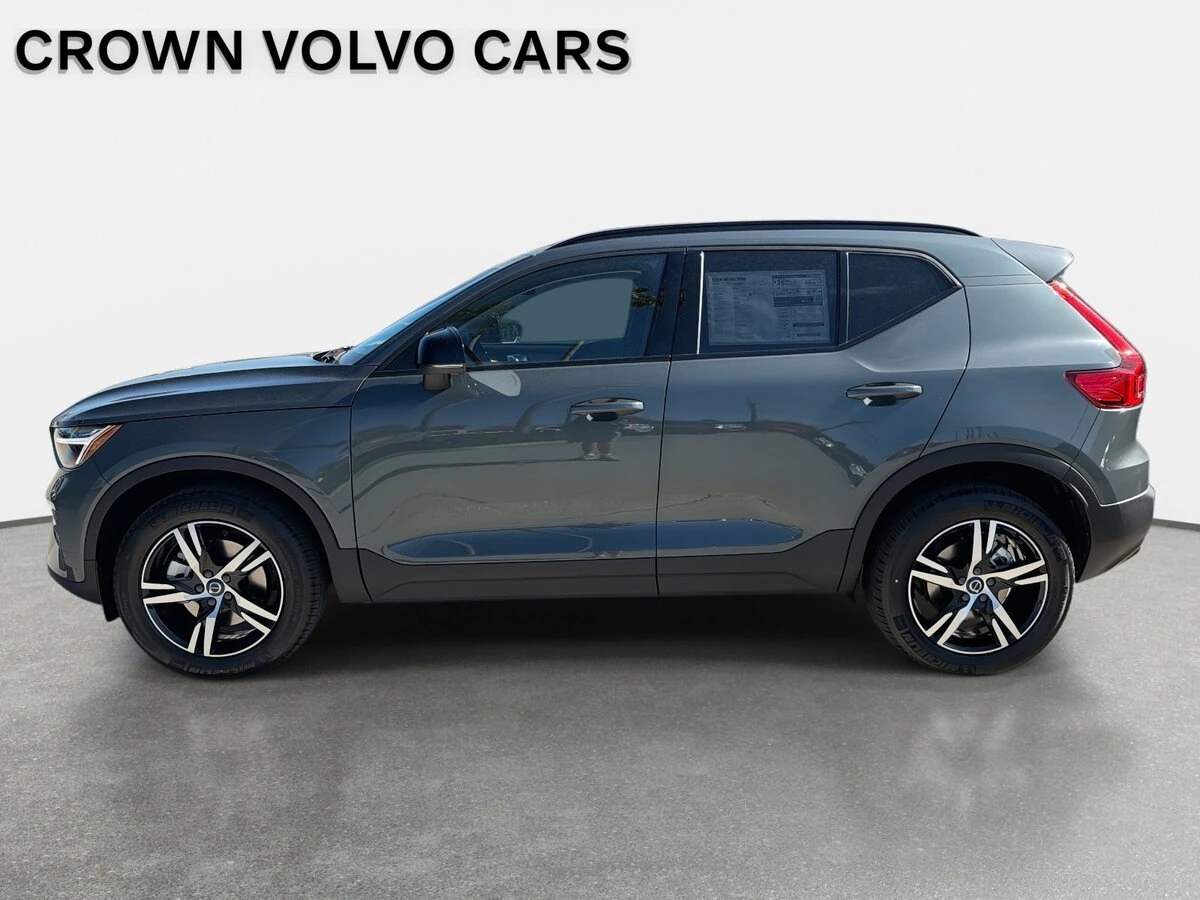 2026 Volvo - image 8