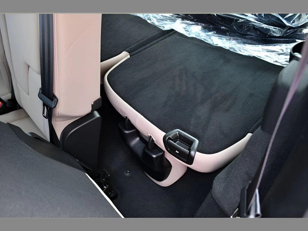 2026 Volvo XC90 Plus - Photo 16