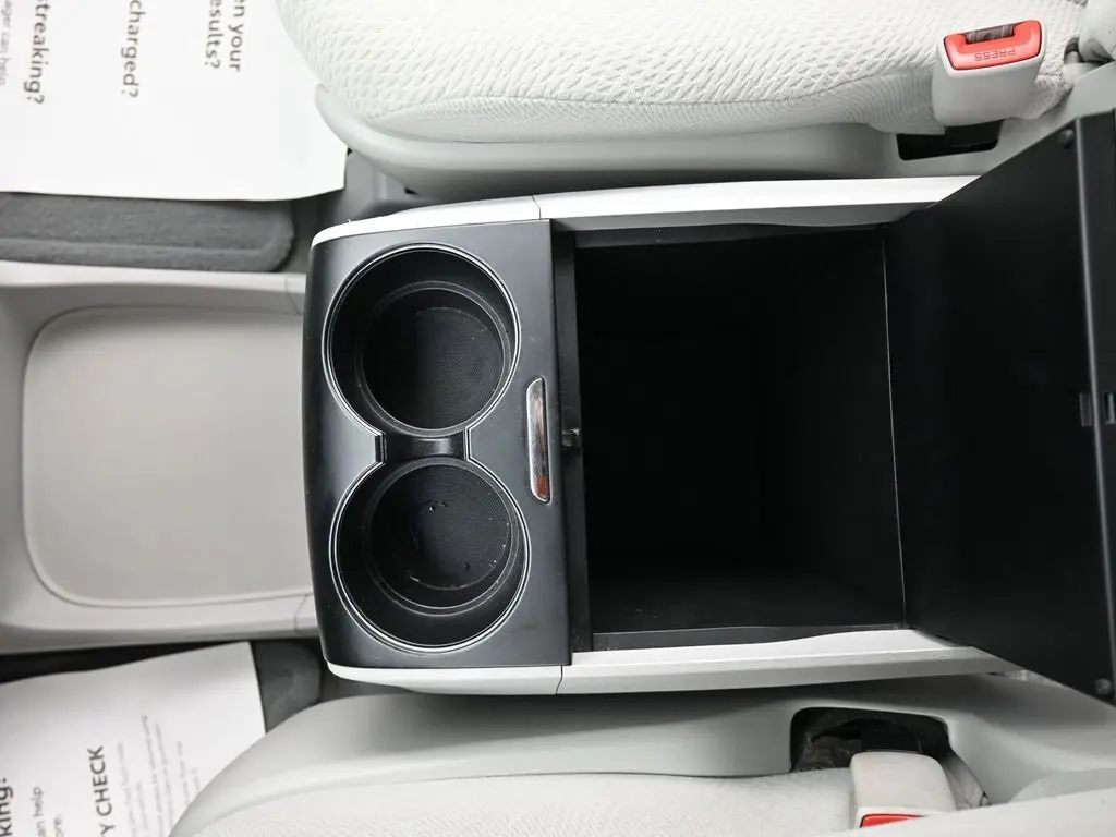2014 Toyota Sienna LE photo 28