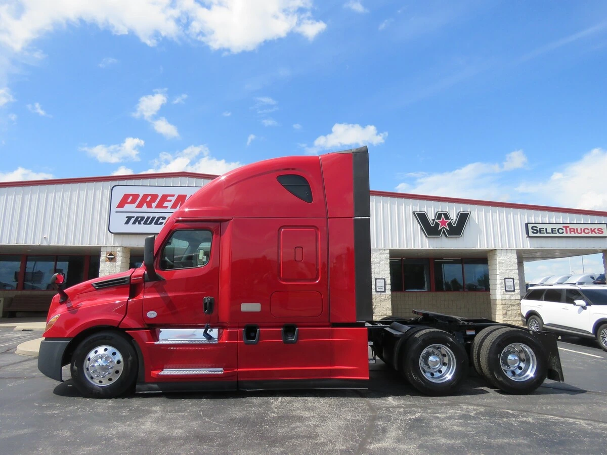 2023 Freightliner Cascadia — photo 2