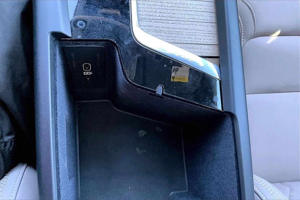 2026 Volvo - image 16