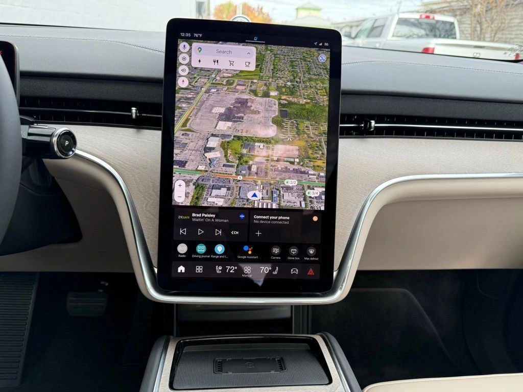 2025 Volvo - image 20