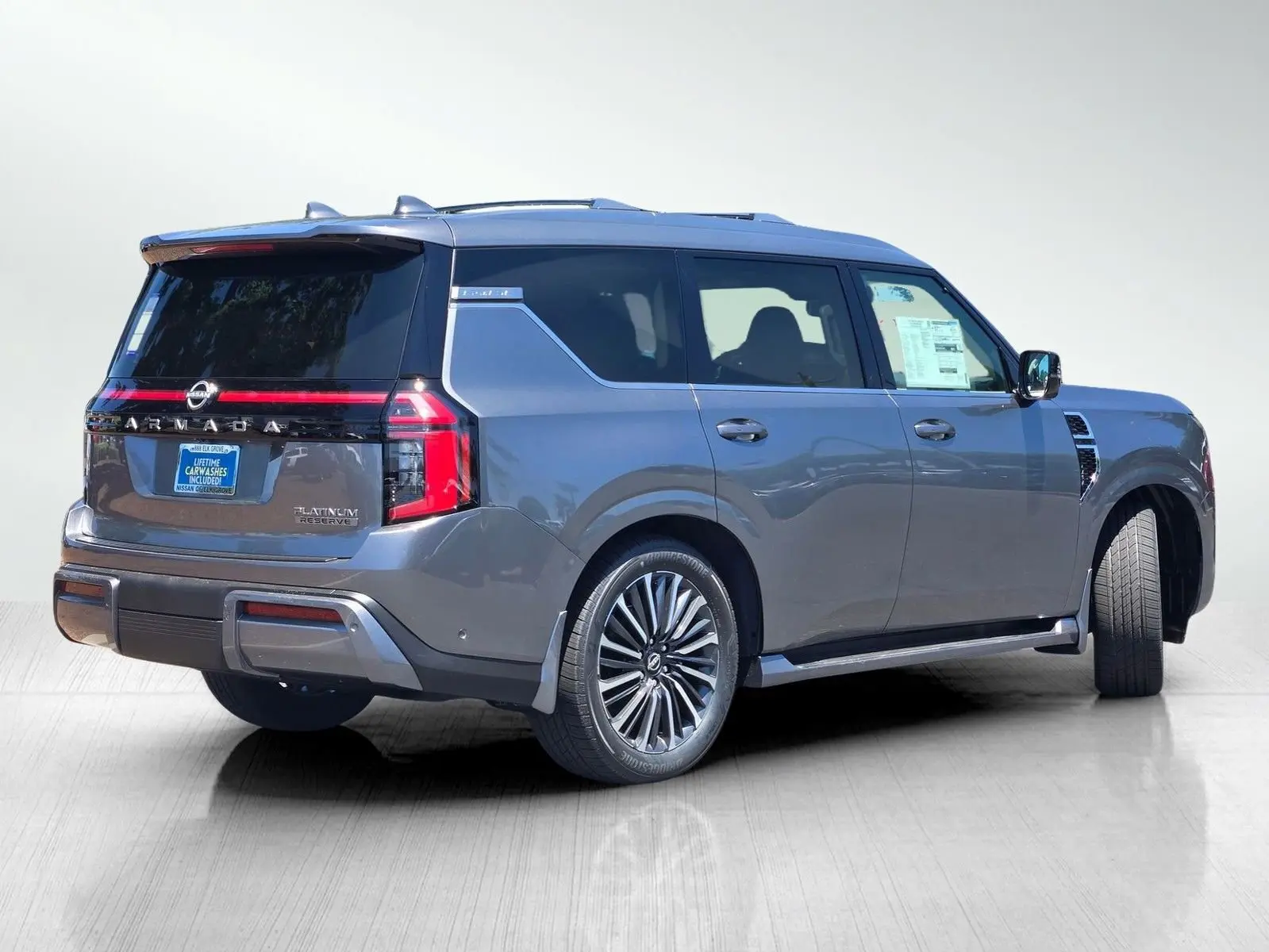 2025 Nissan Armada Platinum Reserve photo 4