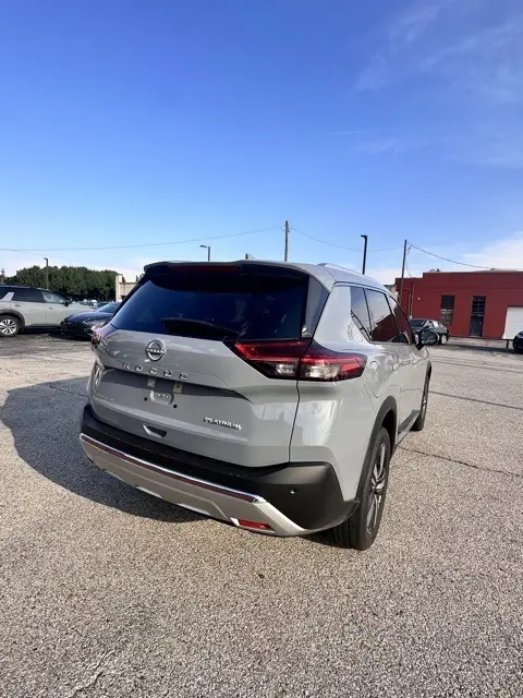 2023 Nissan Rogue Platinum photo 6
