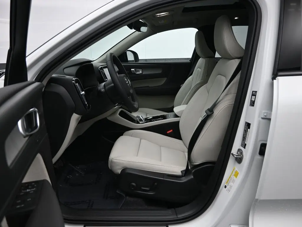 2026 Volvo - image 22