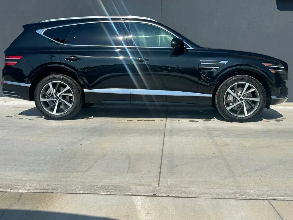 2026 Genesis GV80 2.5T Advanced AWD photo 3