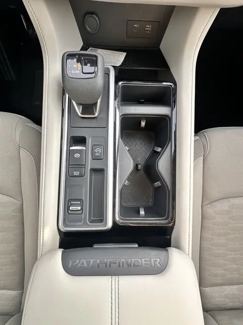 2025 Nissan Pathfinder SV photo 13