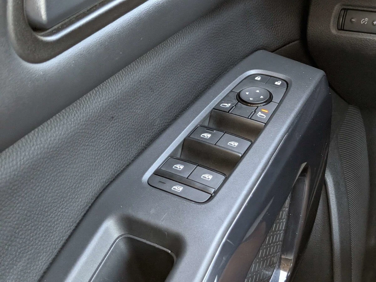 2024 Nissan Pathfinder SV - Photo 24