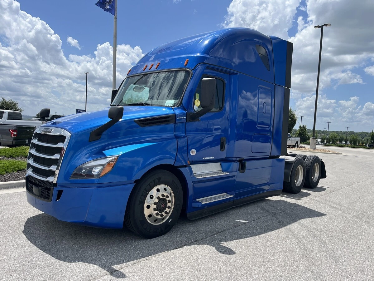 2022 Freightliner Cascadia — photo 3
