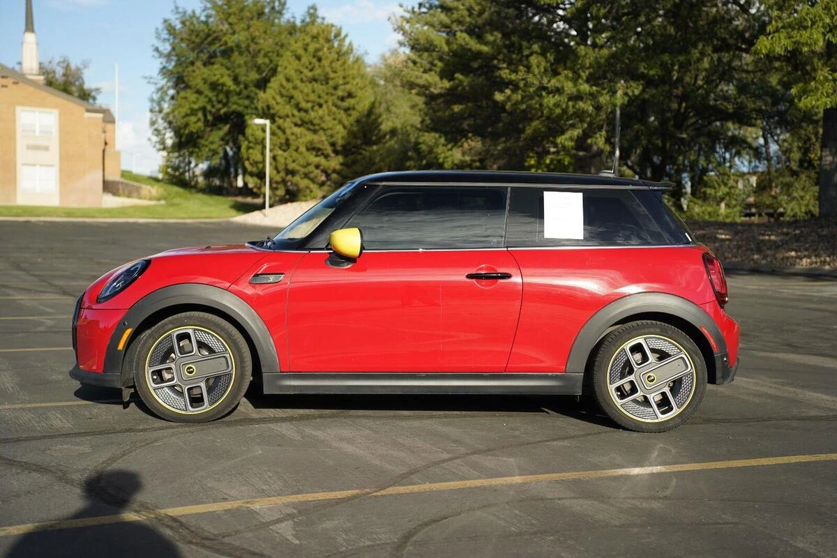Used 2024 MINI Hardtop 2 Door SE with VIN WMW13DJ0XR2U75767 for sale in Murray, UT
