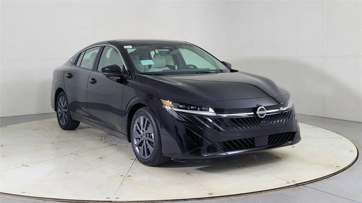 2026 Nissan Sentra SL's photo