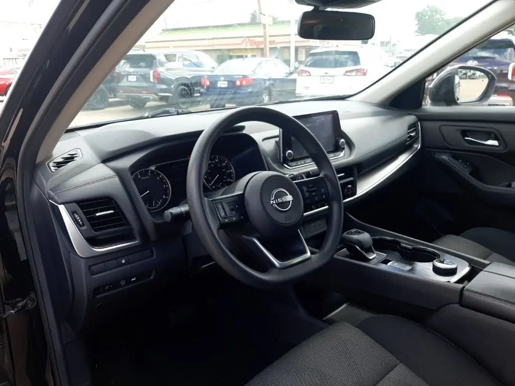 2024 Nissan Rogue SV photo 12