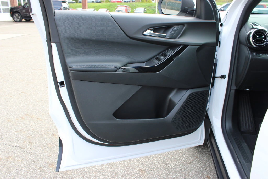 2027 Chevrolet Equinox LT - Photo 7