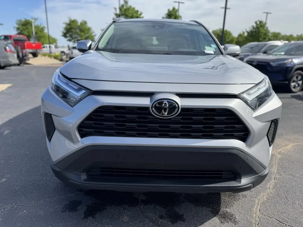 Used 2022 Toyota RAV4 XLE with VIN 2T3W1RFVXNC196645 for sale in Norman, OK