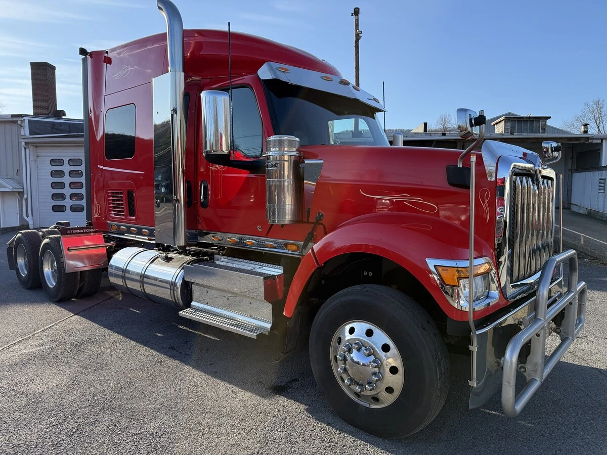 2022 International - image 3