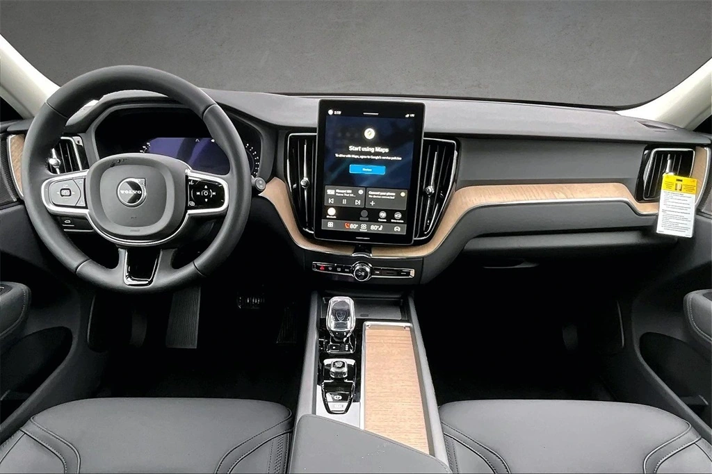 2026 Volvo - image 5