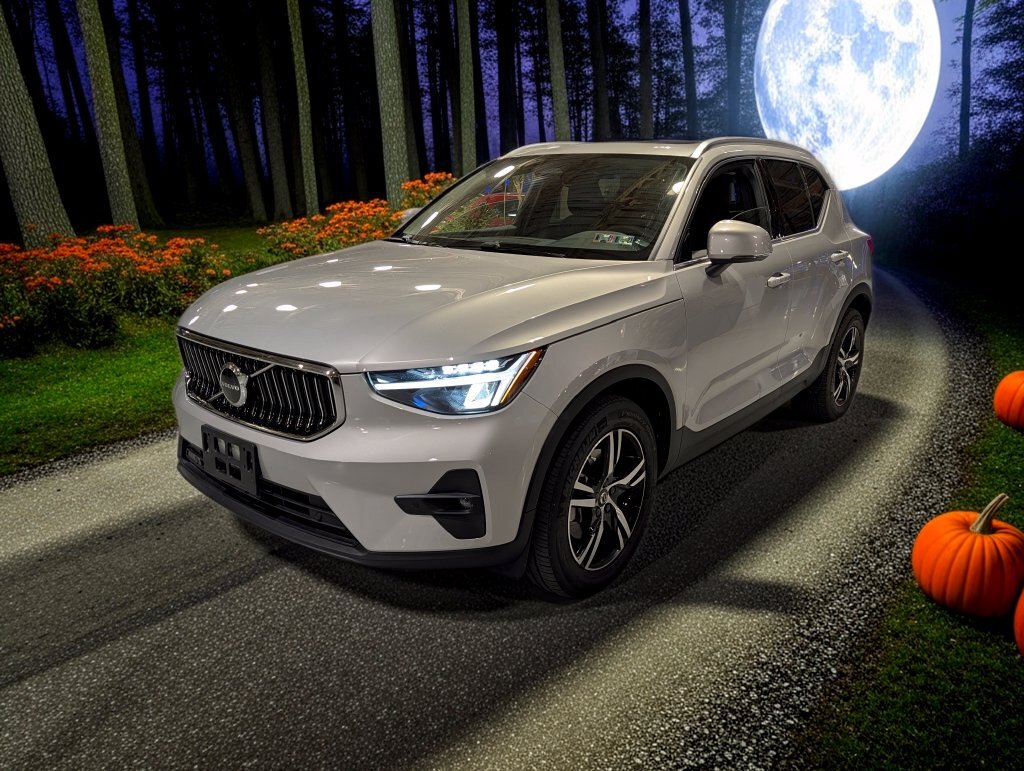 2023 Volvo XC40 B5 Plus Bright Theme