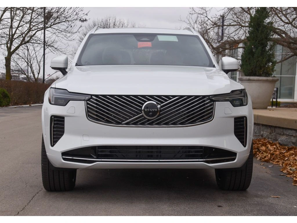 2026 Volvo - image 8